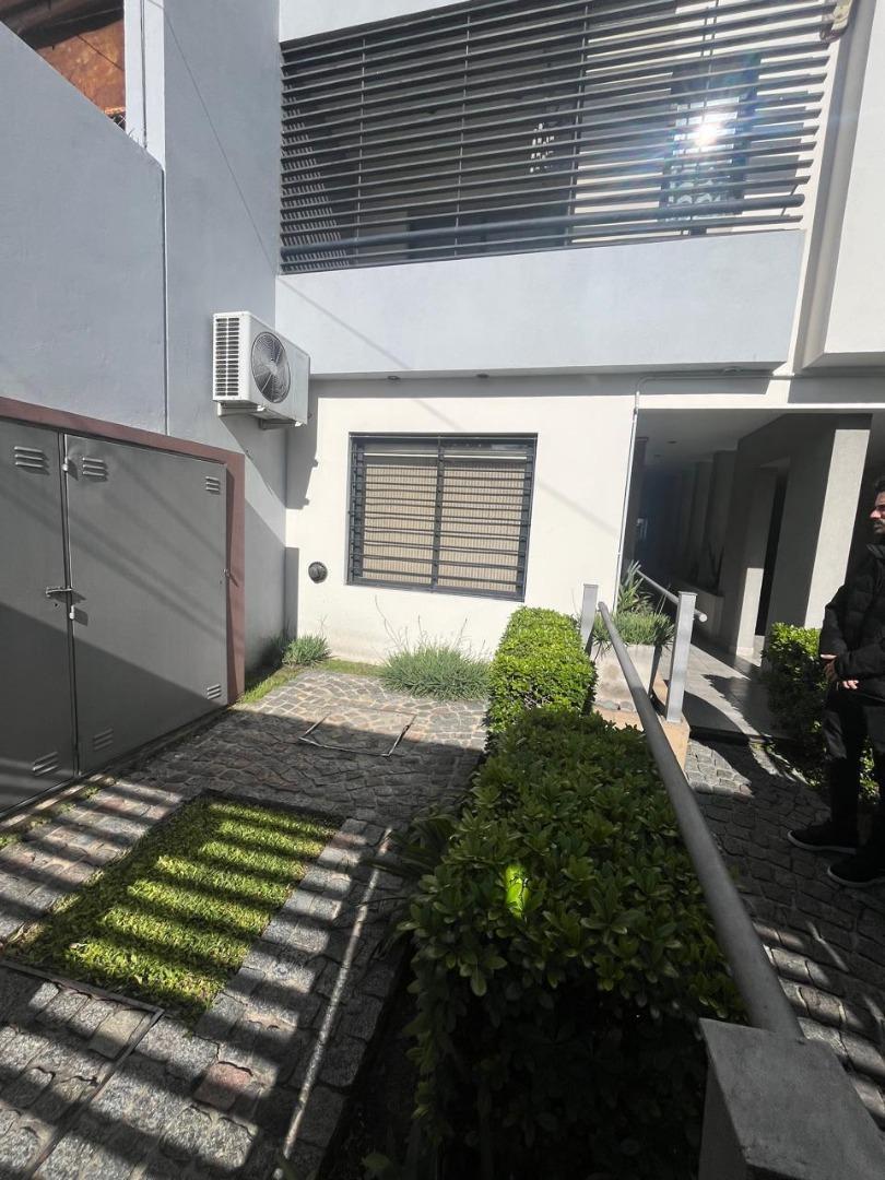 DEPARTAMENTO MONOAMBIENTE EN VENTA EN HAEDO C/ COCHERA