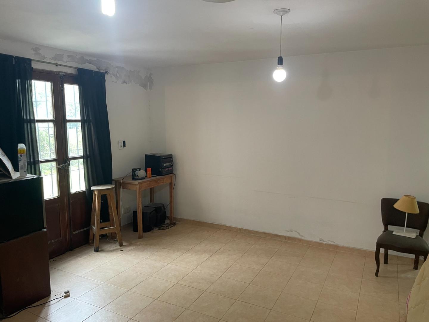 Casa en Alquiler con 2 cocheras