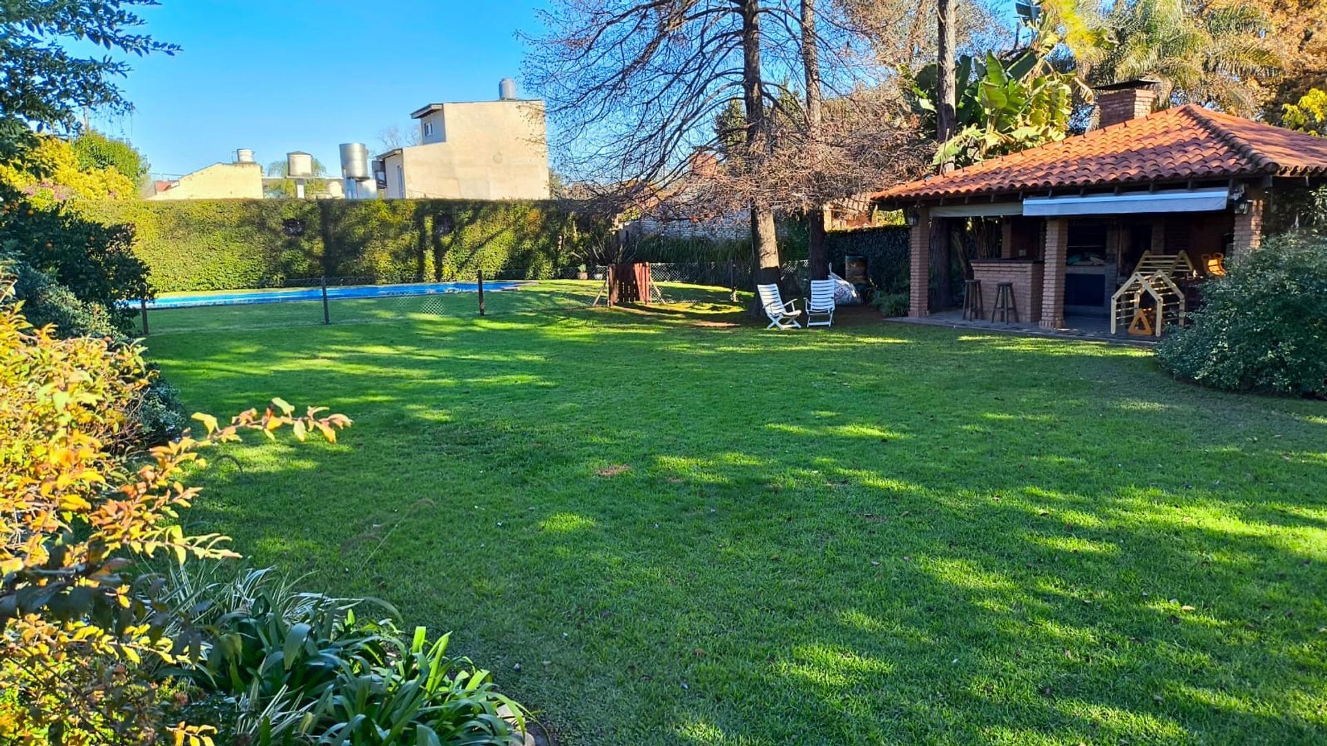 CASA QUINTA EN VENTA EN ADOLFO SOURDEAUX