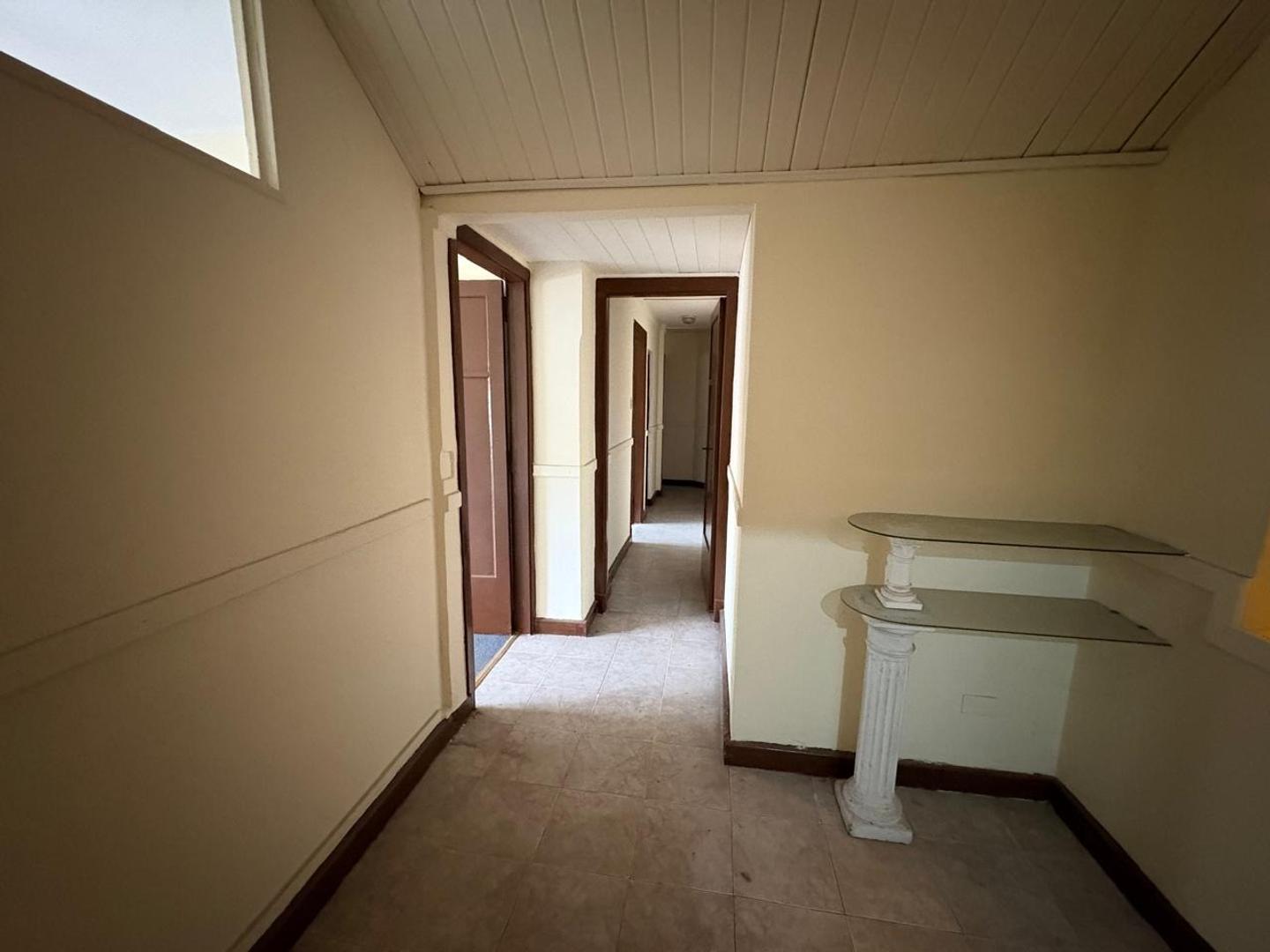 Departamento/Oficina, tres ambientes, en venta. Merlo.