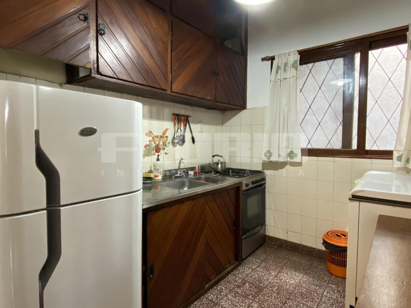 Casa 4 ambientes con patio en alquiler en Florida Oeste