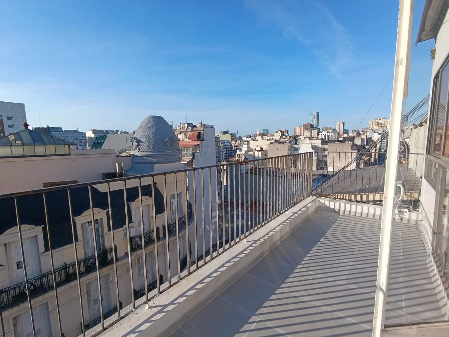 Piso, Unica oficina con balcon terraza. Baños