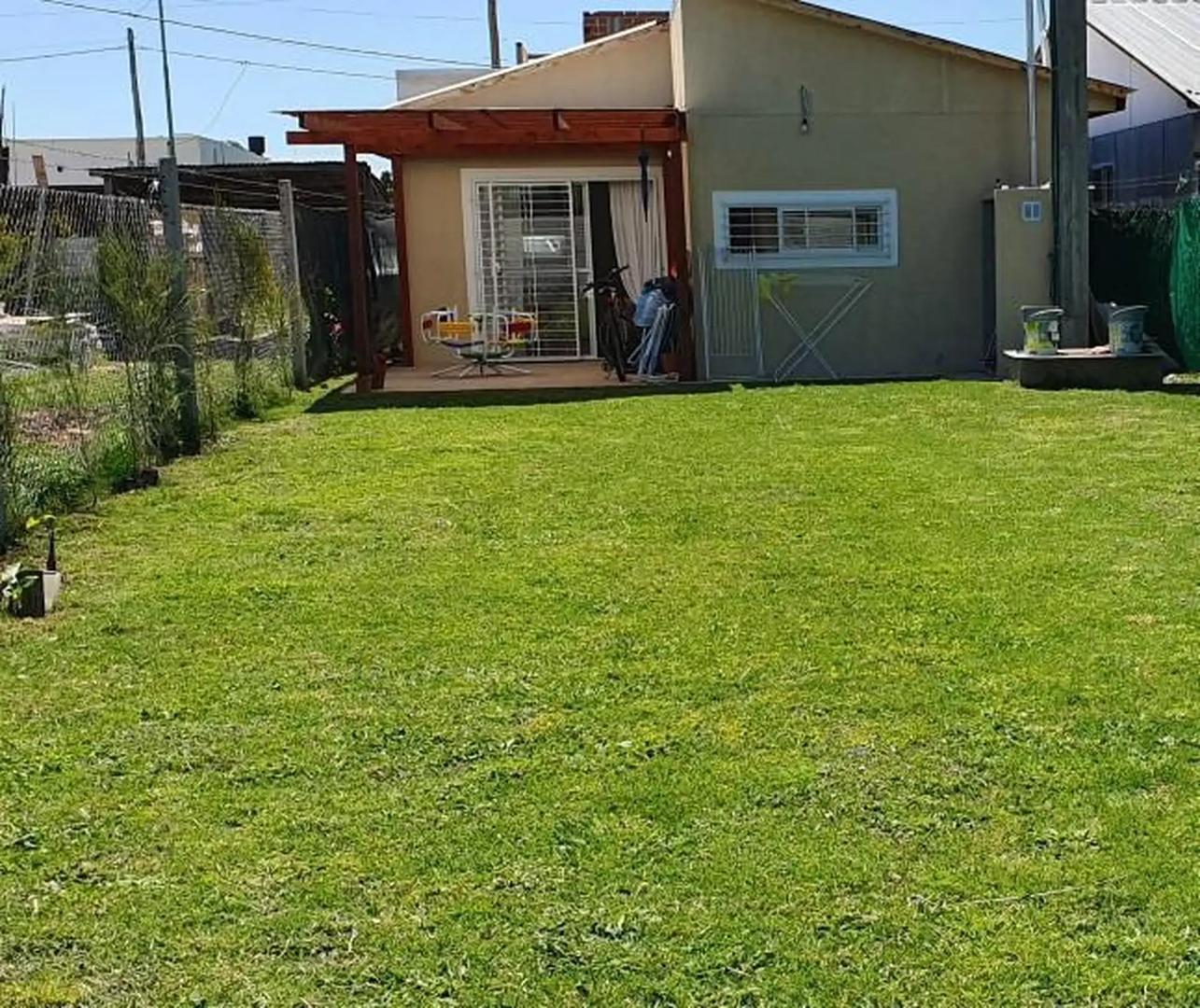 CASA EN VENTA LA PLATA 2 DORMITORIOS COCHERA