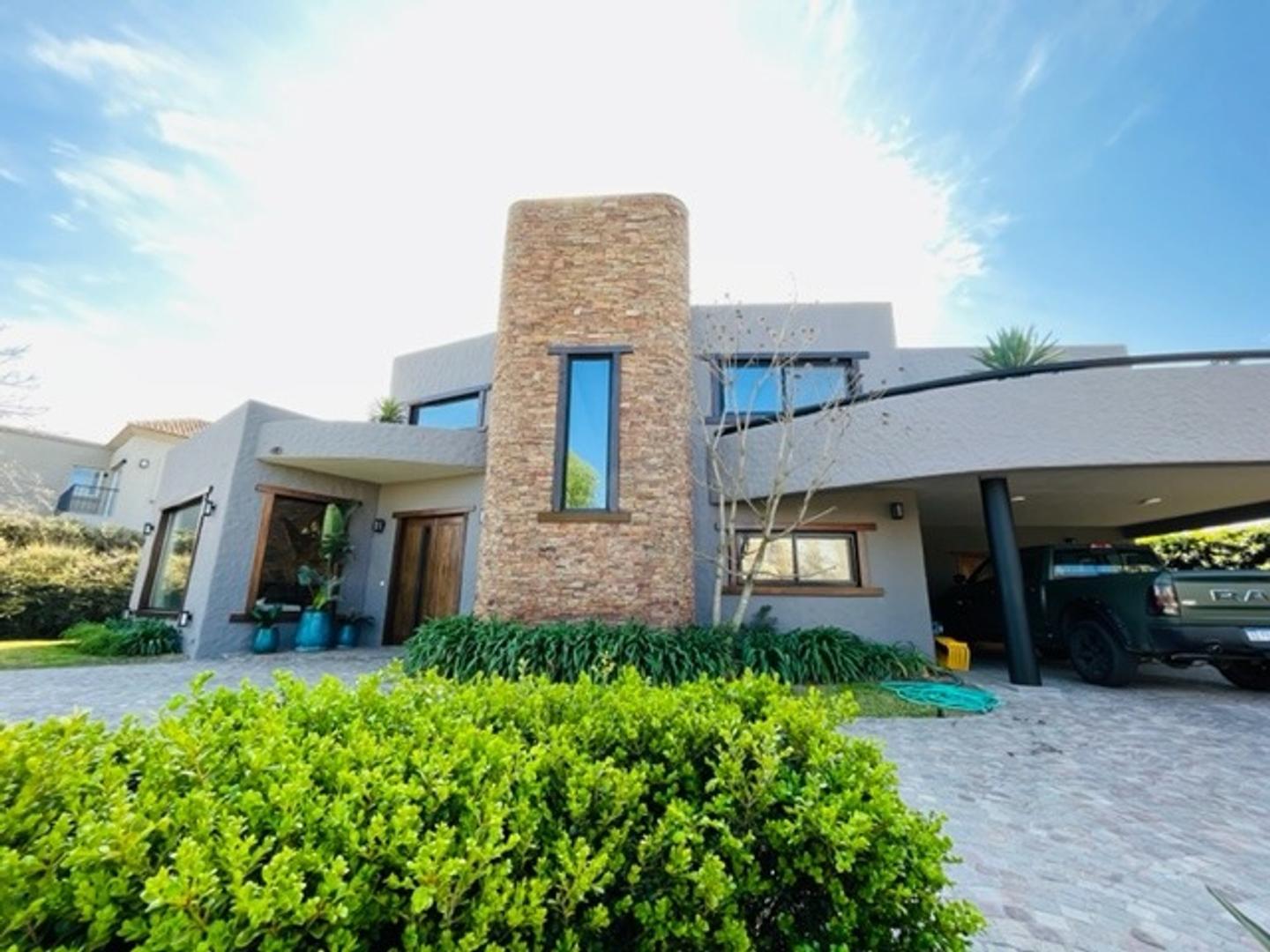 IMPECABLE 410m2 Cub. 2 plantas. 5 amb + dep gal qcho