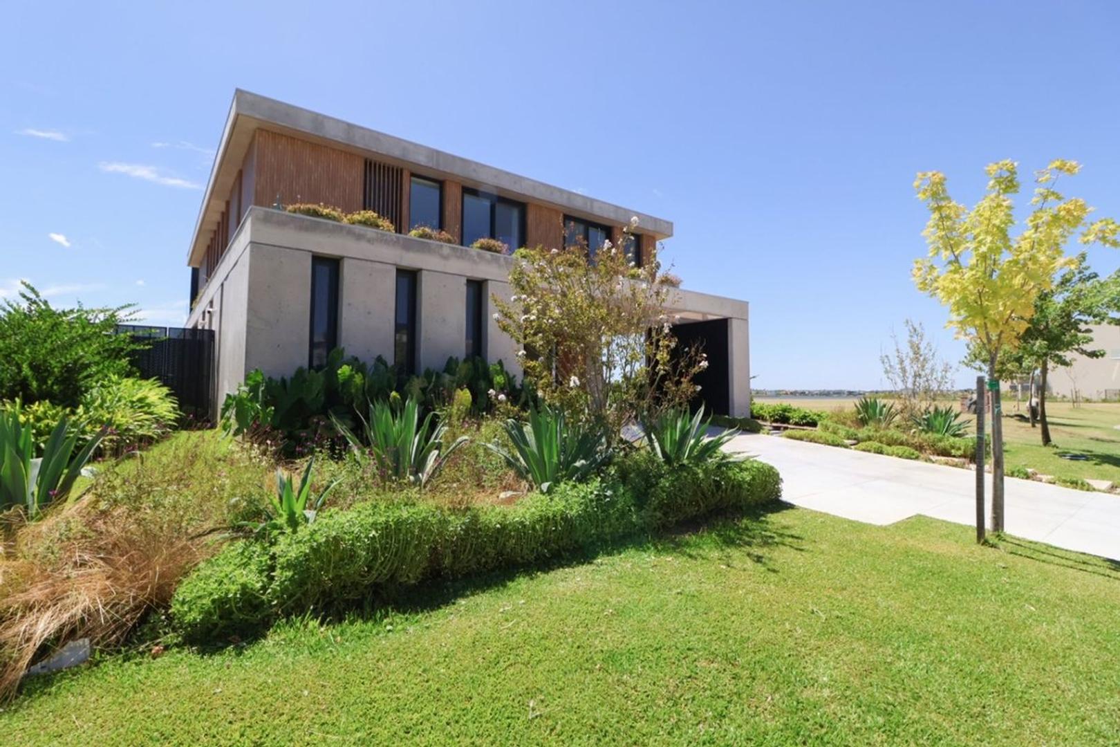 Avenida de los Lagos 1100