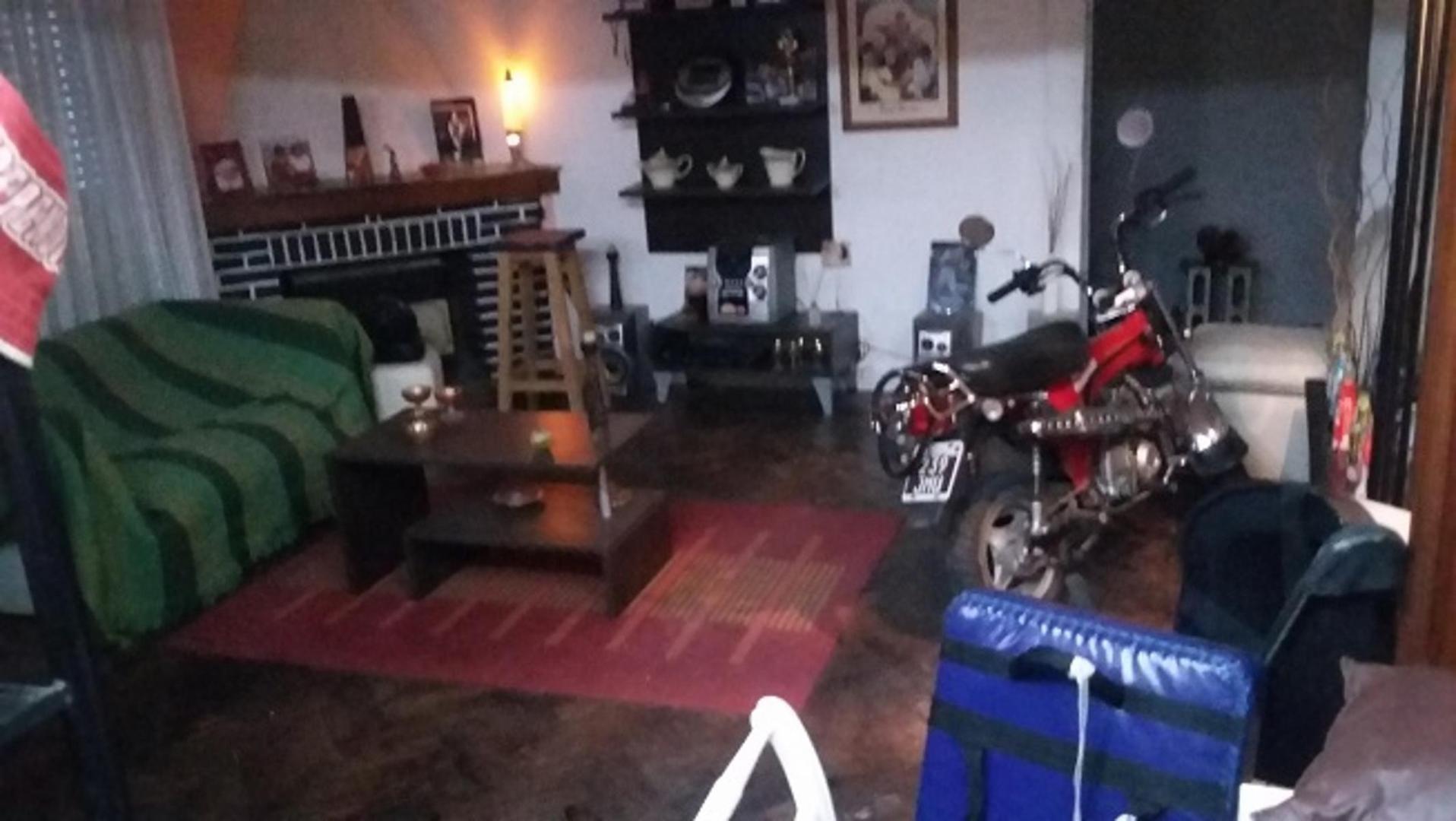 CASA 3 AMB EN ESQUINA CON GARAGE Y LOCAL