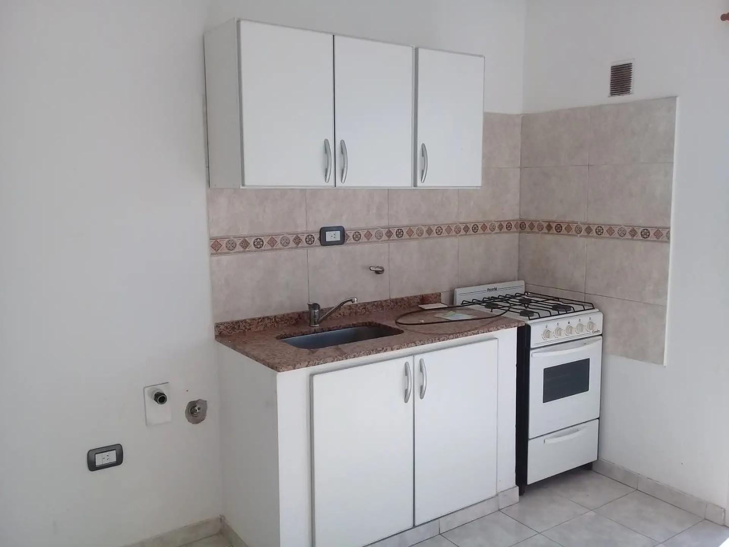 Departamento en Alquiler en Villa Ballester, $ 350.000