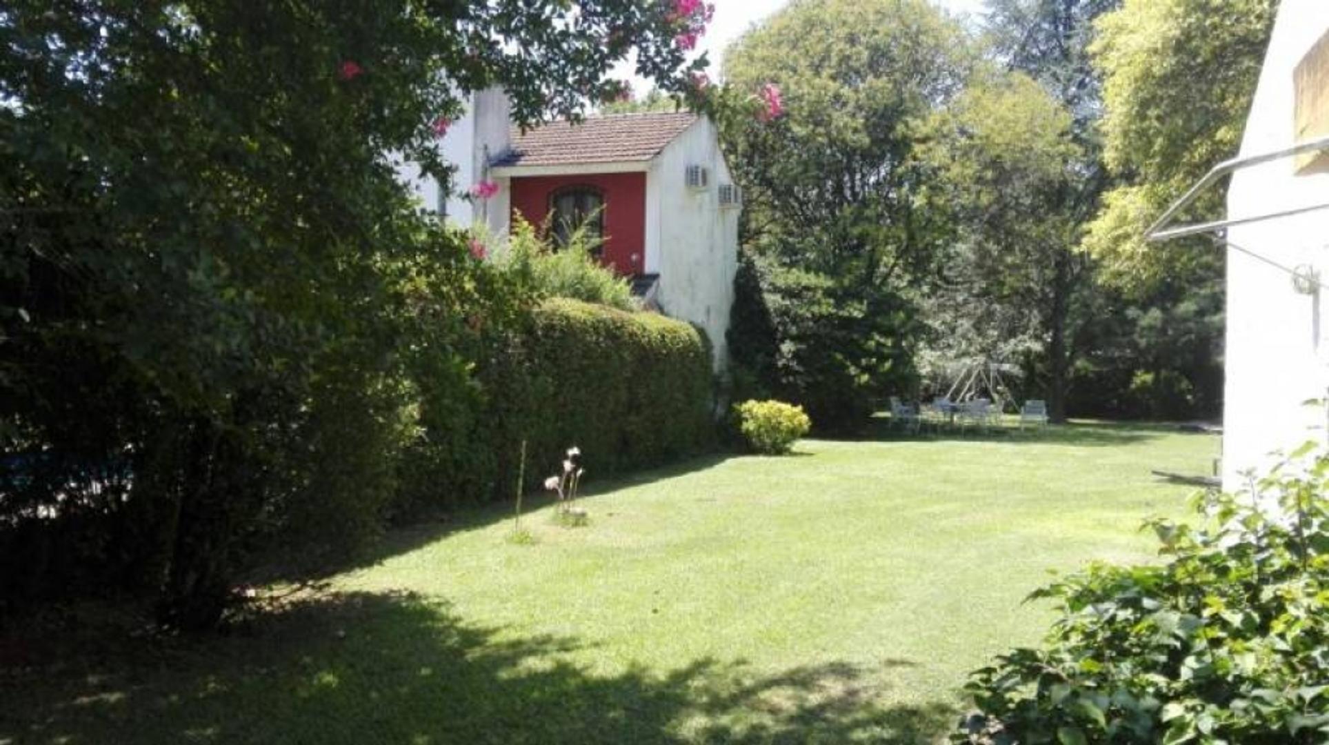 Casa Barrio Parque Robles del Monarca c pileta gran arboleda