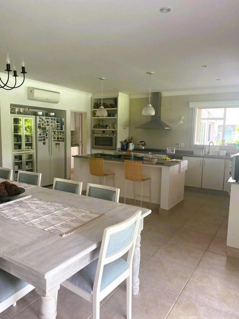 Casa en Venta en Club Miralagos, USD 320.000