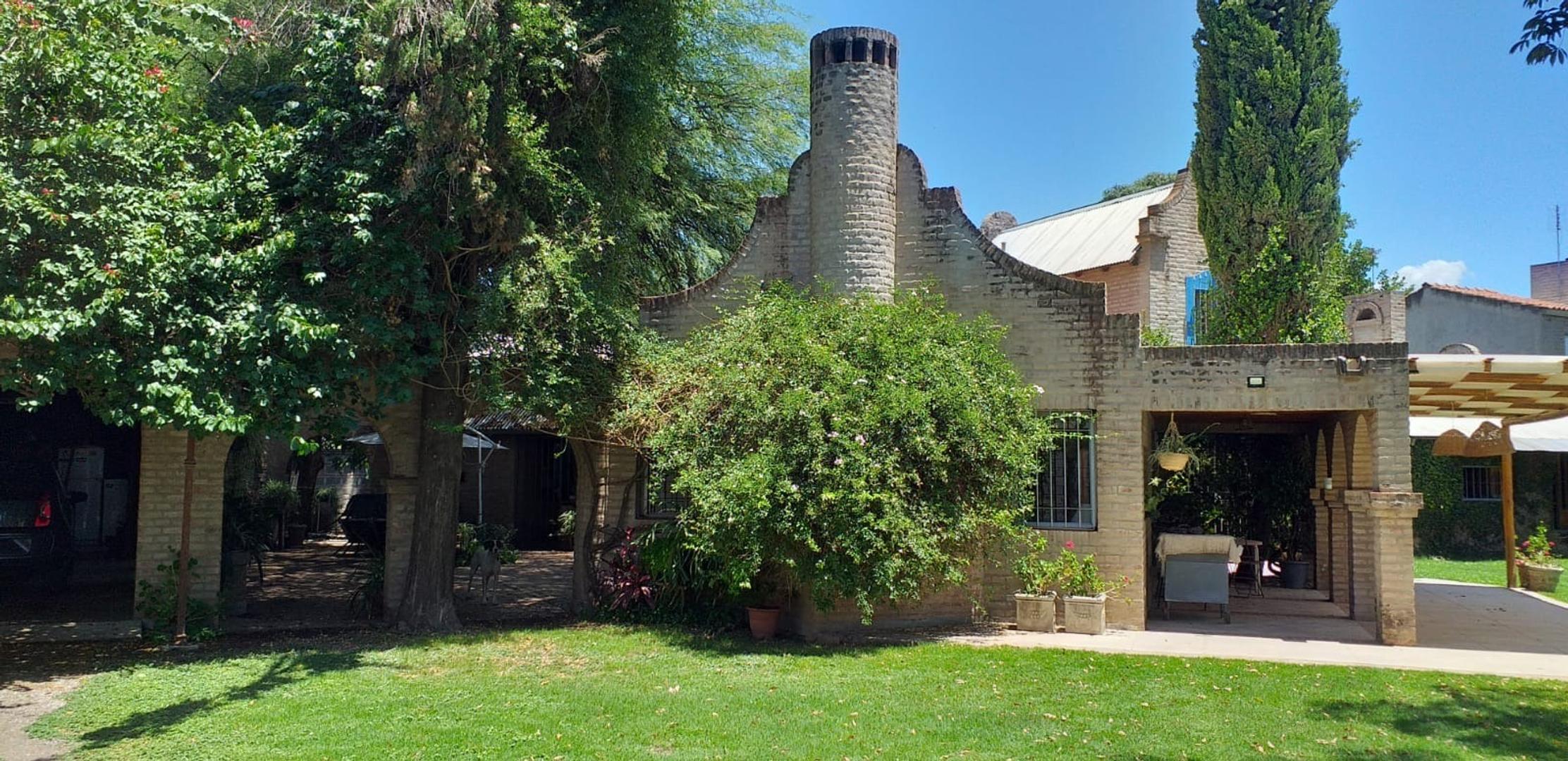 Casa 5 ambientes con 4 baños