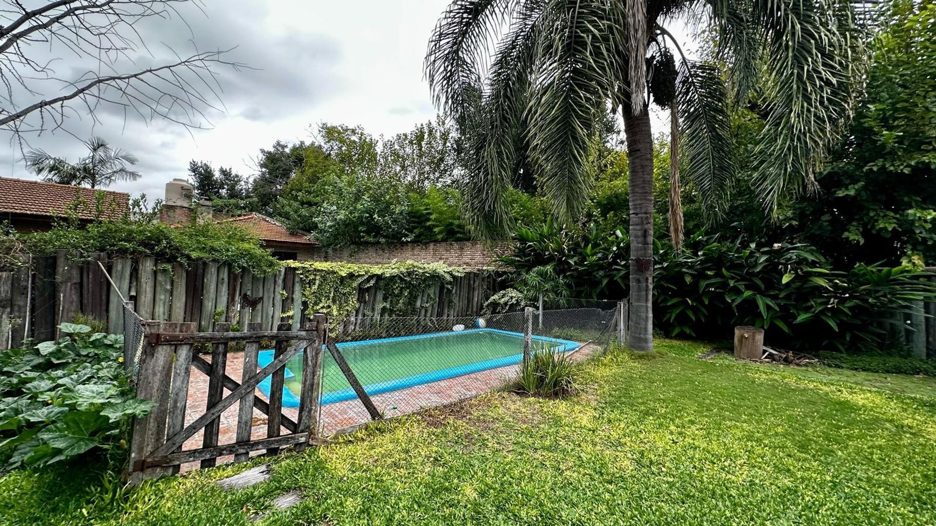 chalet de 4 ambientes, con garaje/ varios autos, fono pileta