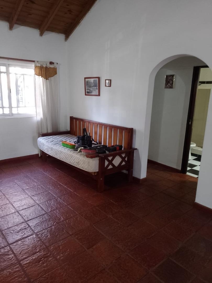 Casa en Alquiler con 2 cocheras