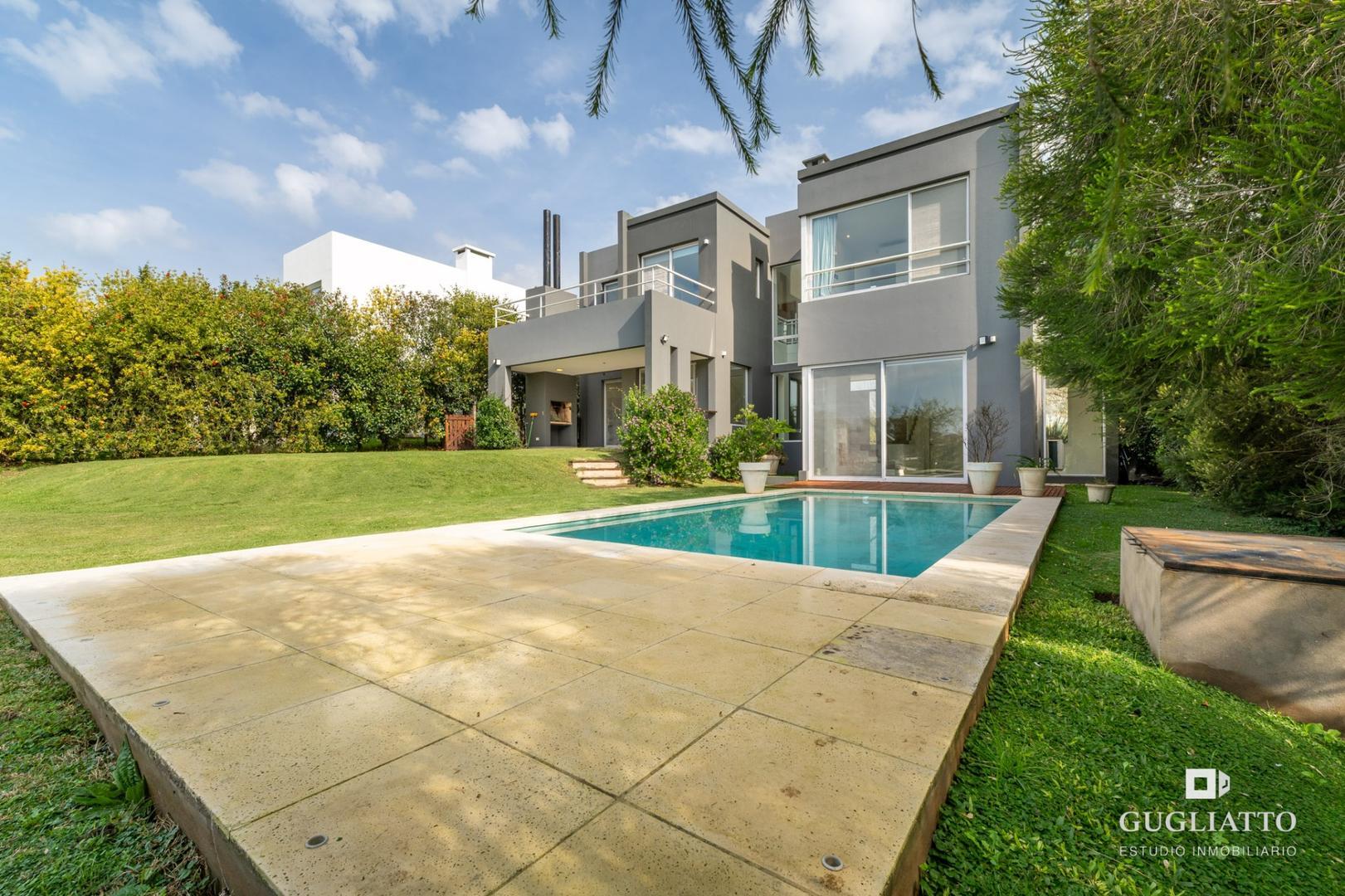 Casa 4 ambientes con 3 baños