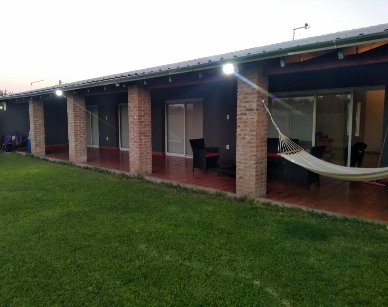 CASA A LA VENTA EN VILLA MUGUETA, IMPECABLE