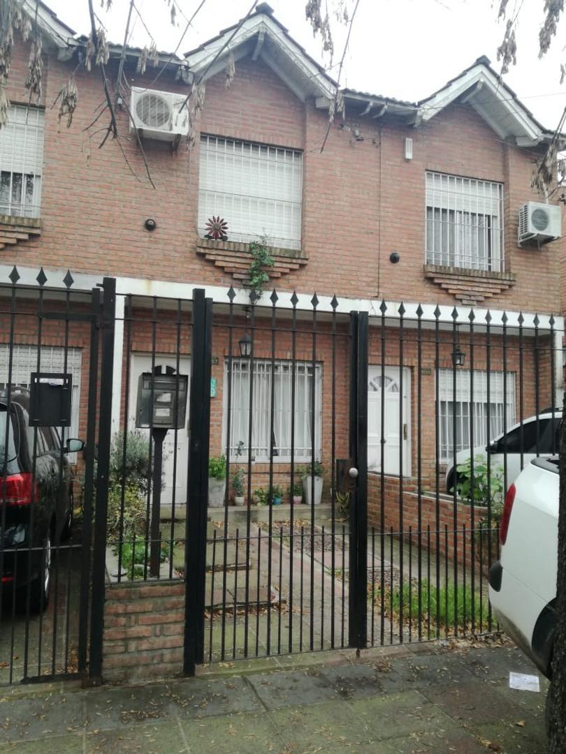 Duplex al frente entrada de auto y patio