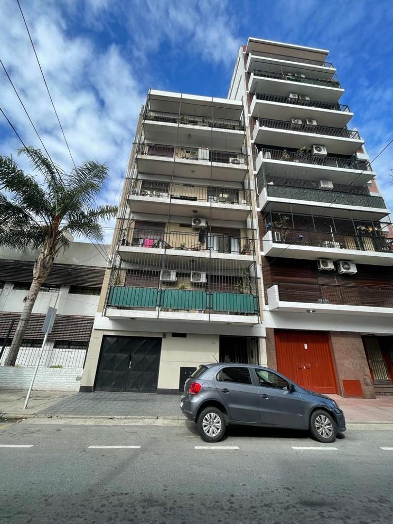 DEPARTAMENTO 2 AMBIENTES CON PATIO Y COCHERA