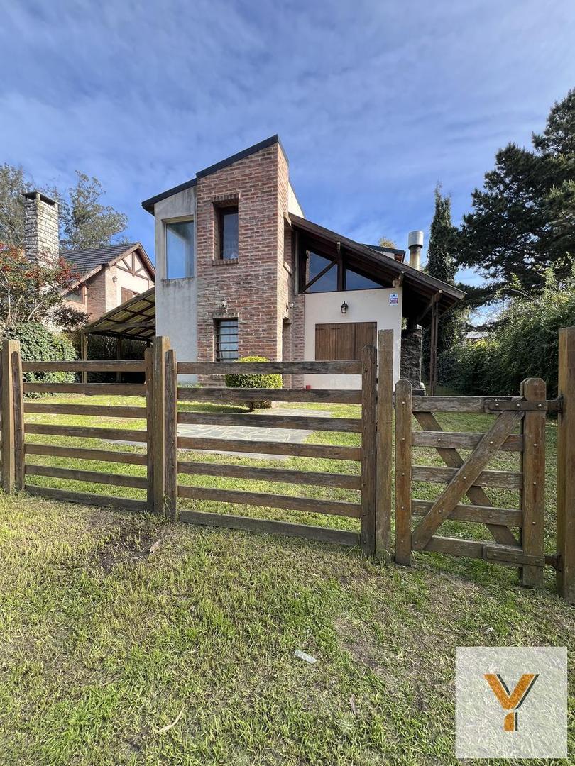 Casa 3 ambientes con 2 baños