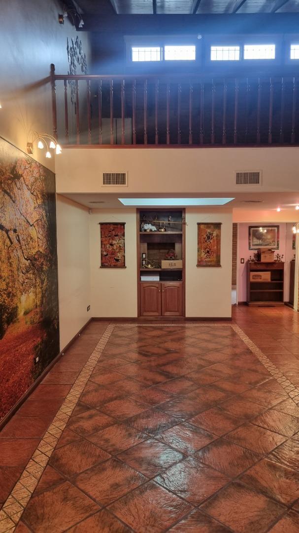 Casa 6 ambientes con 4 baños