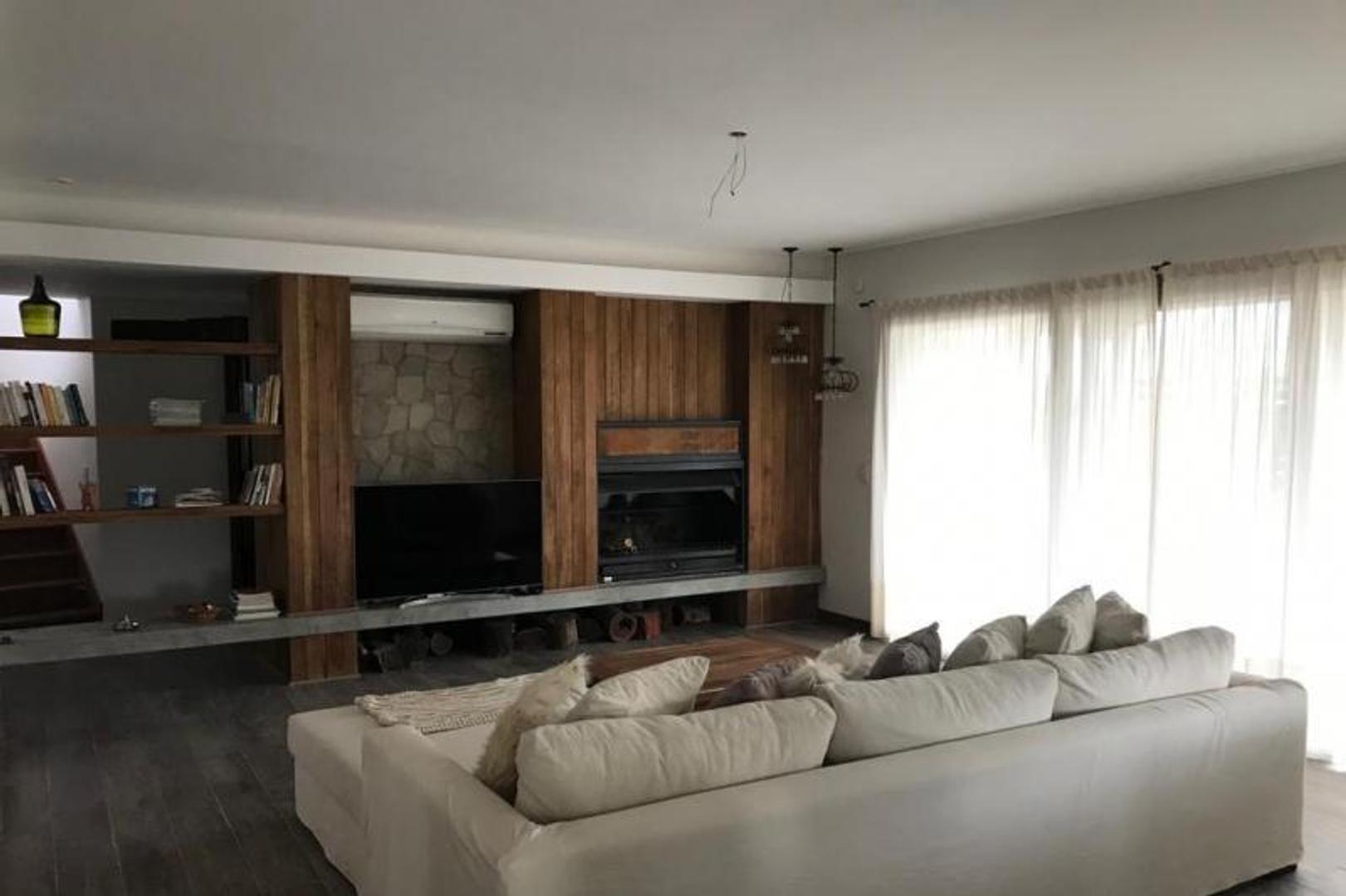 Vuelta Del Guacamayo 212