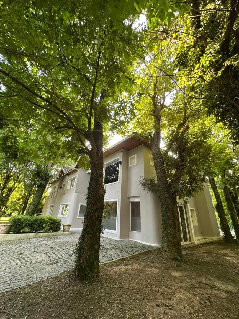 Abril Club De Campo Buhos