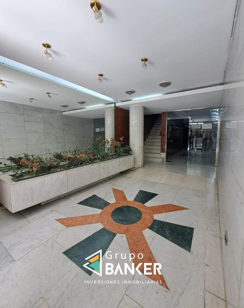 Avenida General Paz 100, Piso 1