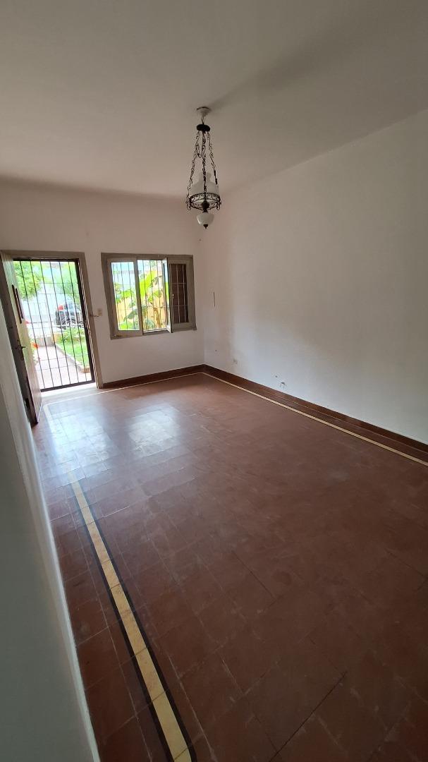 Casa de 2 dormitorios con amplio patio en Villa Azalais