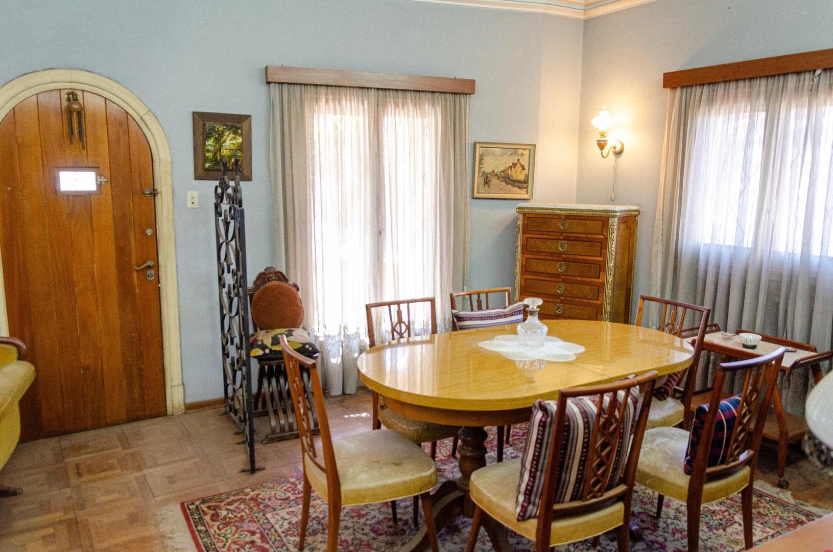 Chalet 4 ambientes en excelente ubicación.