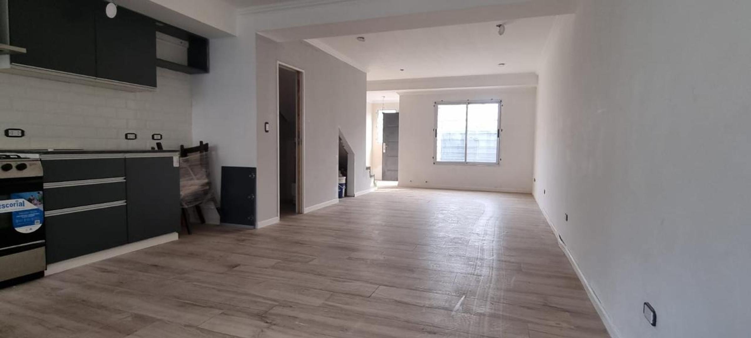 Casa 4 ambientes con 2 baños