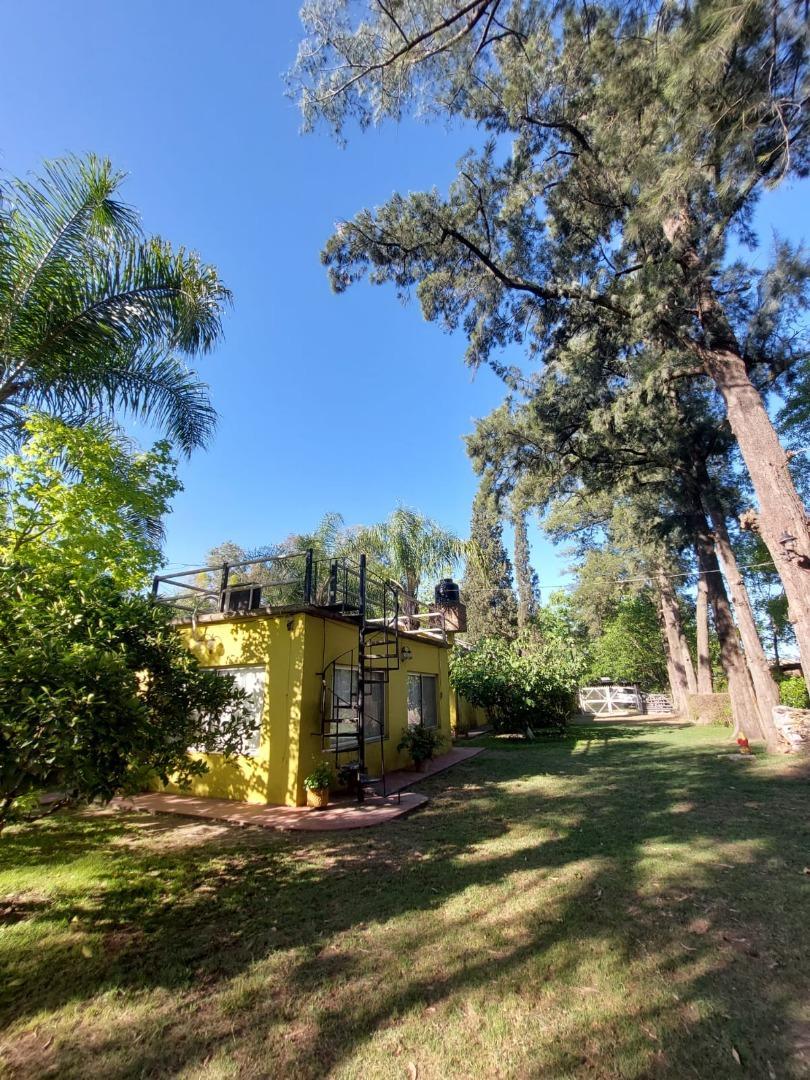 Quinta con casa de casero y cancha de fultbol