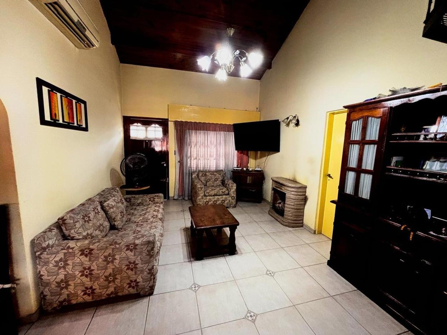 Casa 5 ambientes con 1 baño