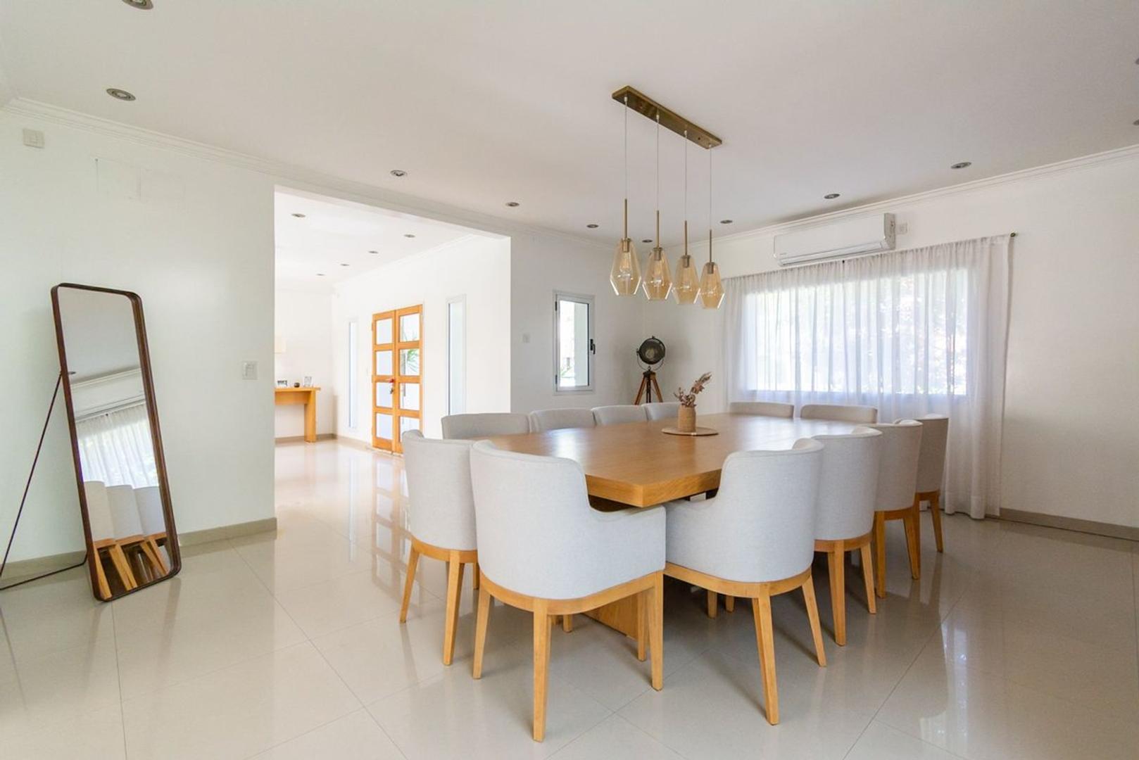 Venta casa cinco ambientes El Casco de Leloir