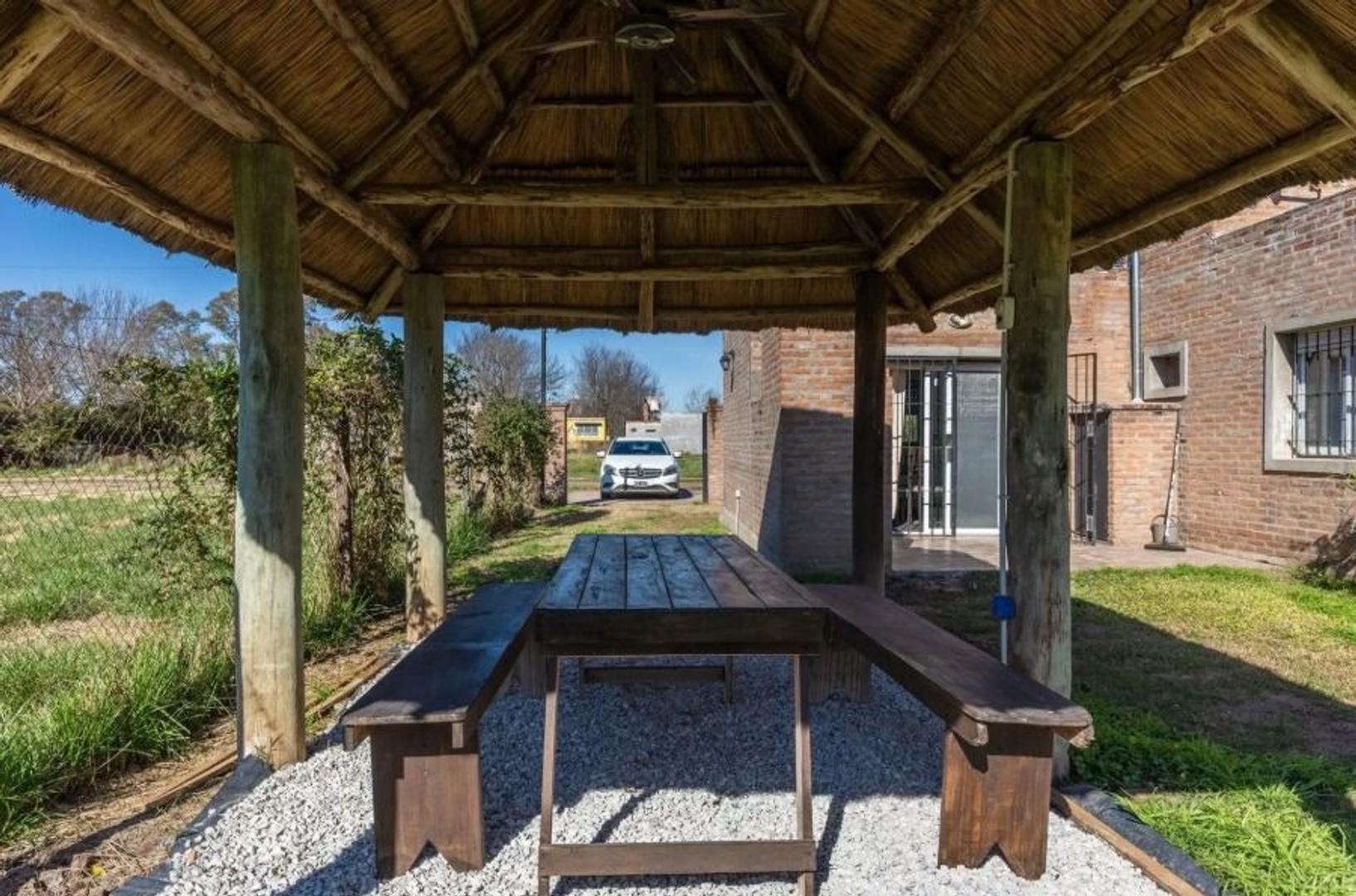 VENTA CASA CON PILETA