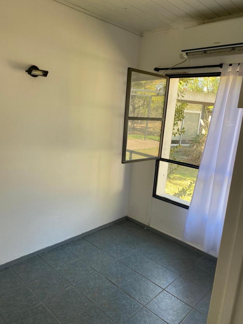 Casa en Alquiler con 1 cochera