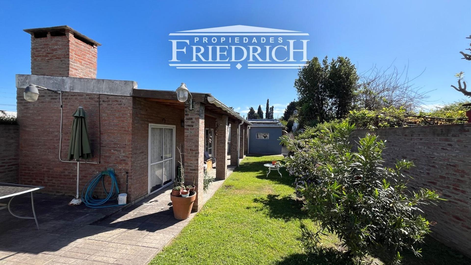 Casa en Venta con 2 cocheras