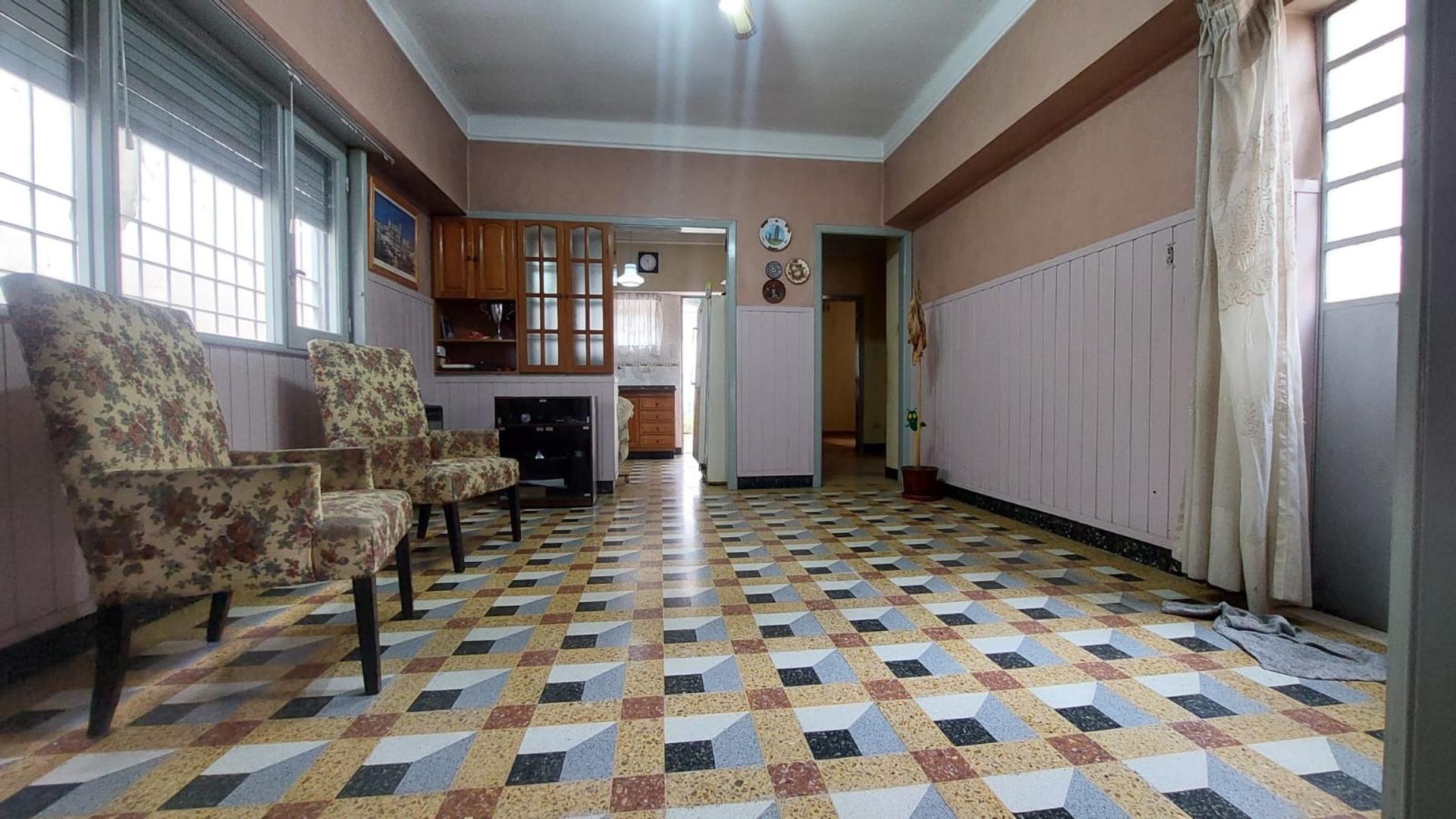 VENTA CASA OPORTUNIDAD QUILMES -3 AMBIENTES/GALPÓN AL FONDO