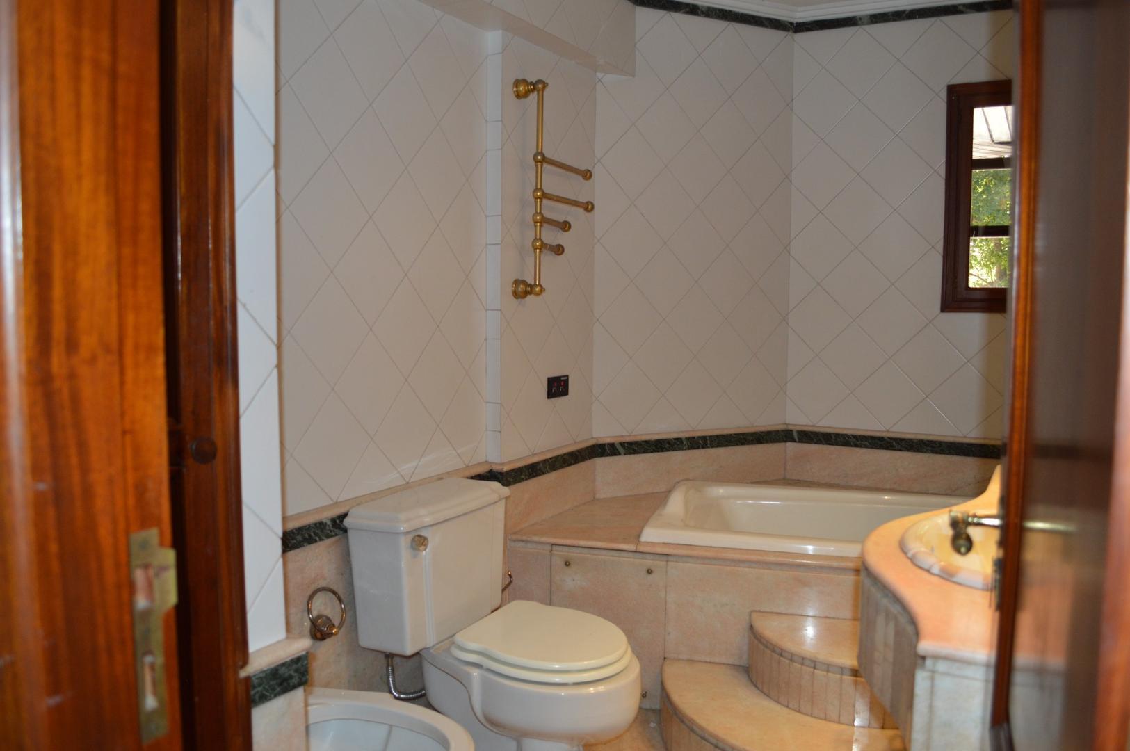 Depto Tipo Casa en Venta con 3 cocheras