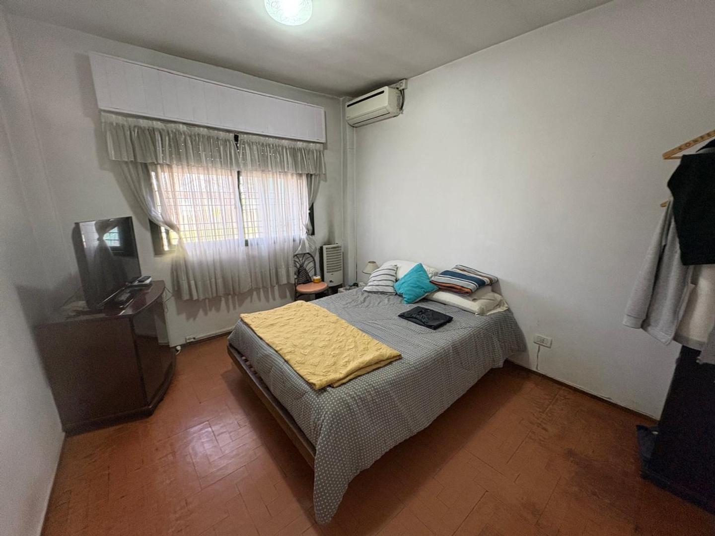 Casa cuatro ambientes, estilo americana, en venta. Castelar.