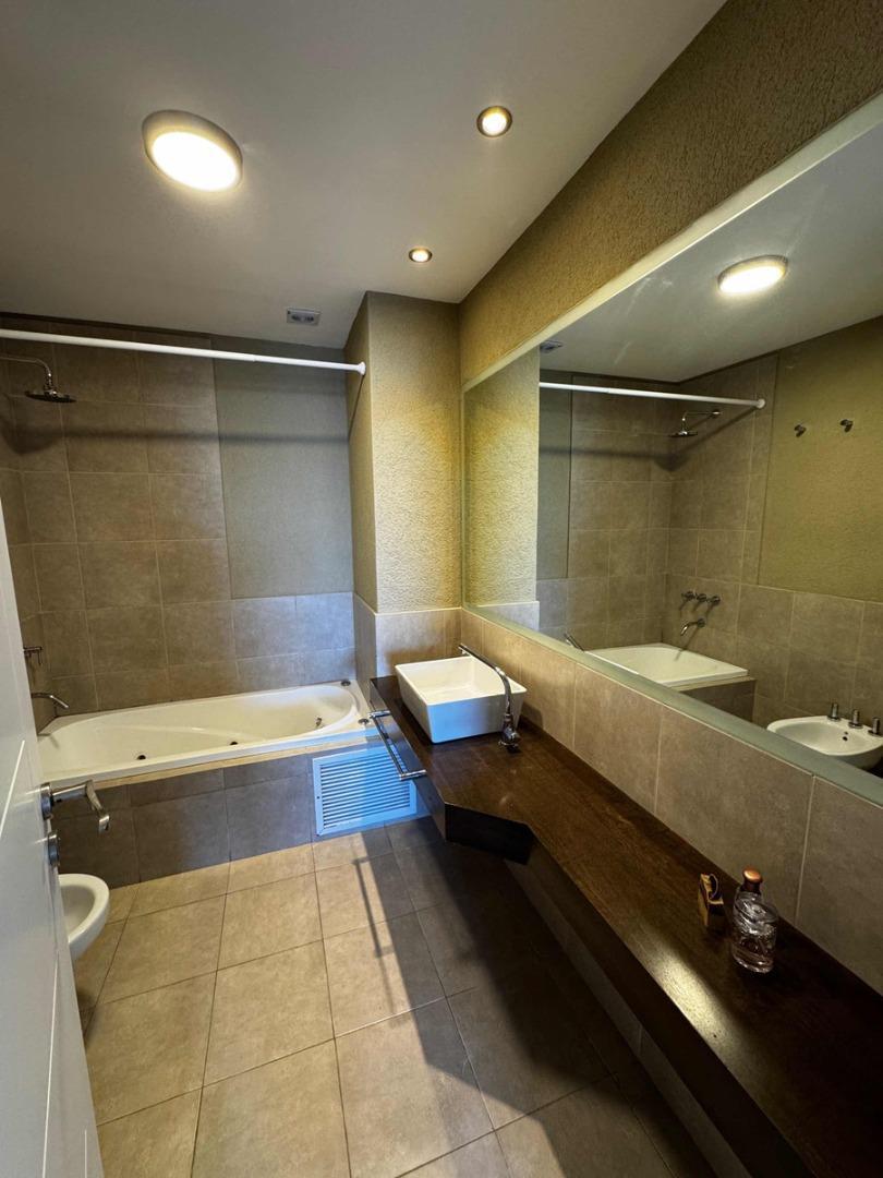 Departamento en Alquiler con 1 cocheras