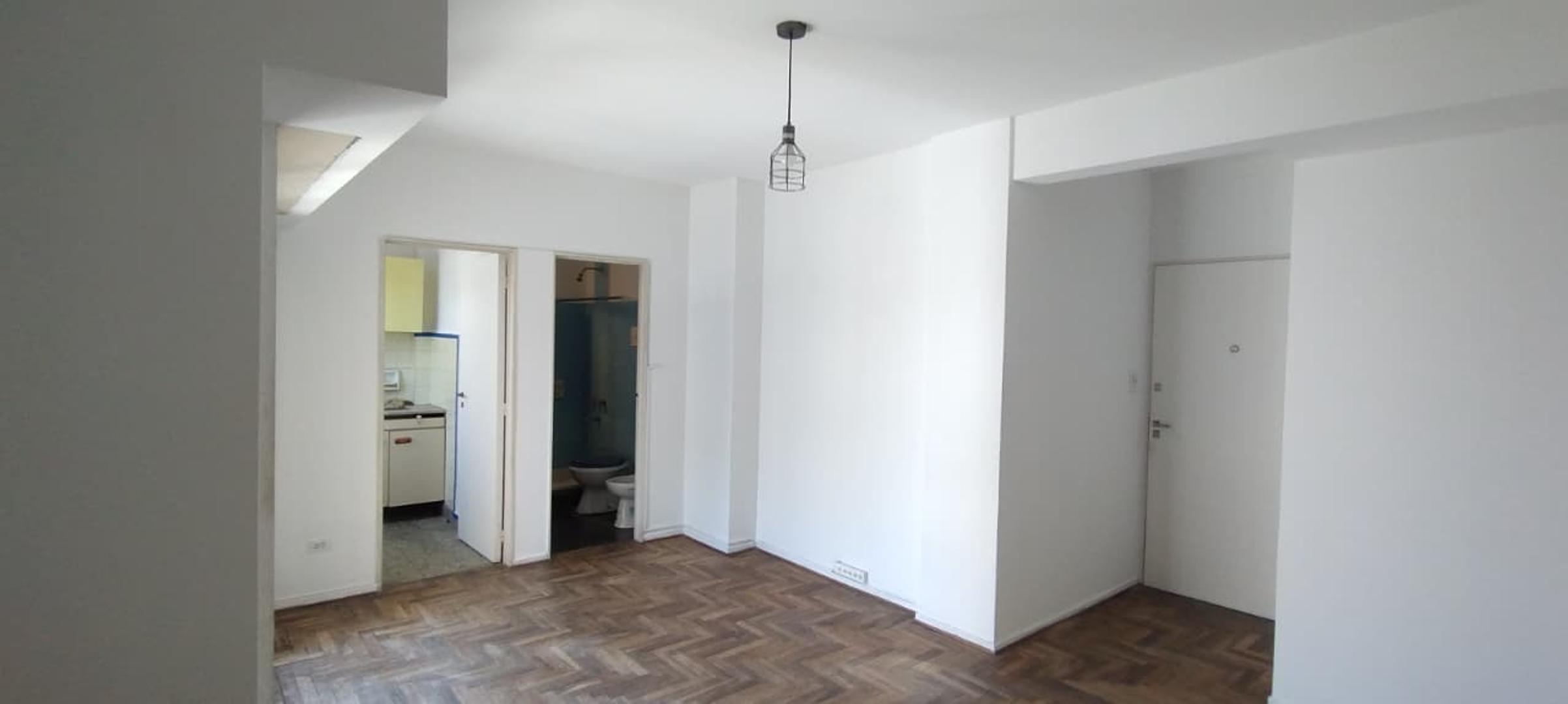 MONO AMBIENTE LATERAL - MUY LUMINOSO