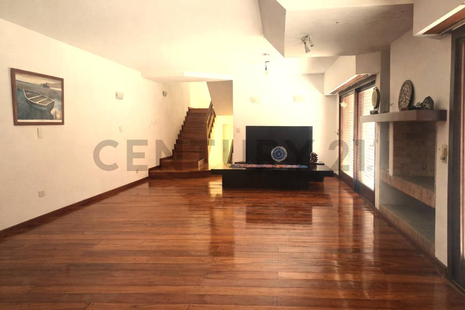 Casa en Venta con 5 cocheras