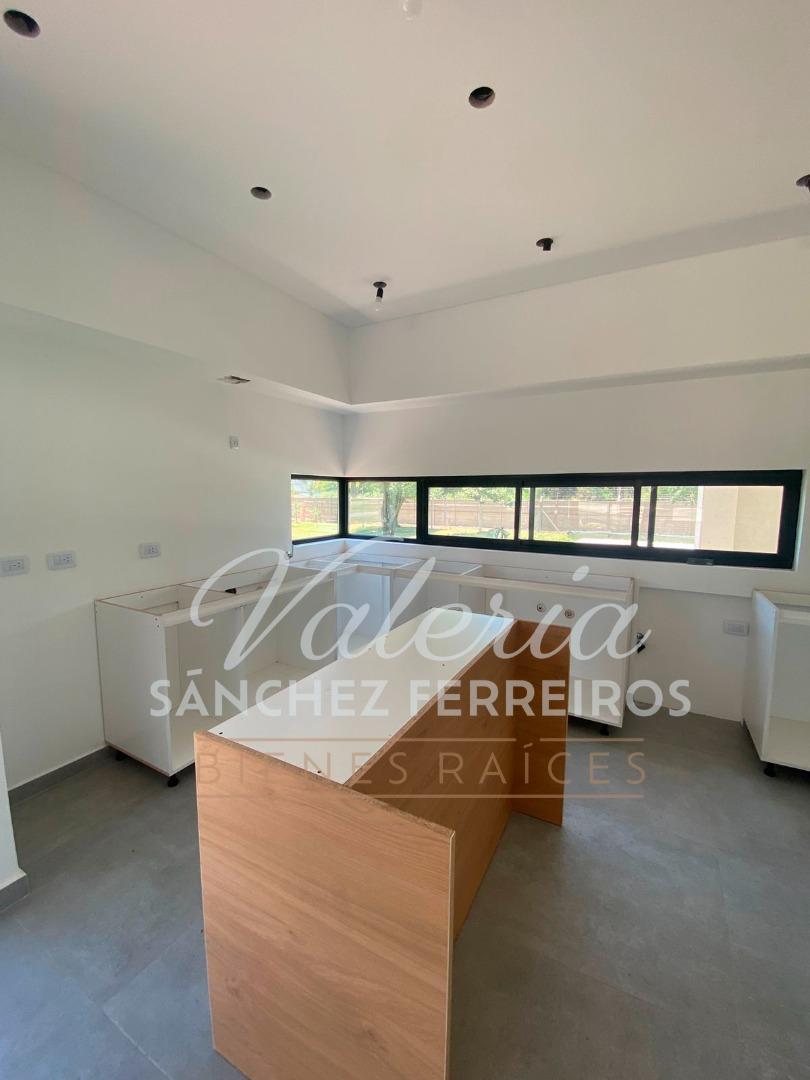 Casa 5 ambientes con 4 baños