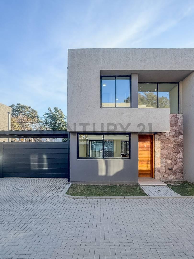 VENDO Duplex Housing Premium en Jardín Rivera - 3 dormitorios