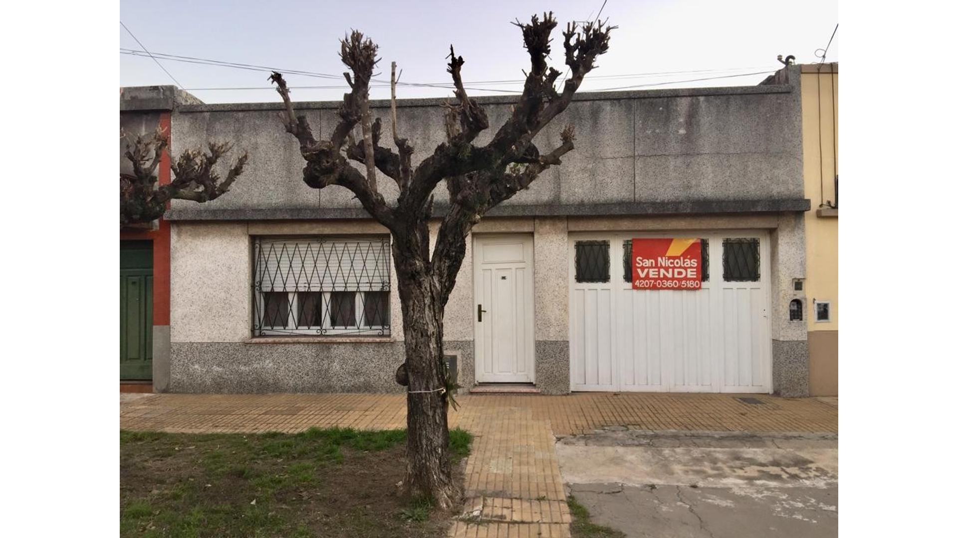 CASA DE 4/5 AMBIENTES CON GARAJE Y FONDO LIBRE "APTO CREDITO