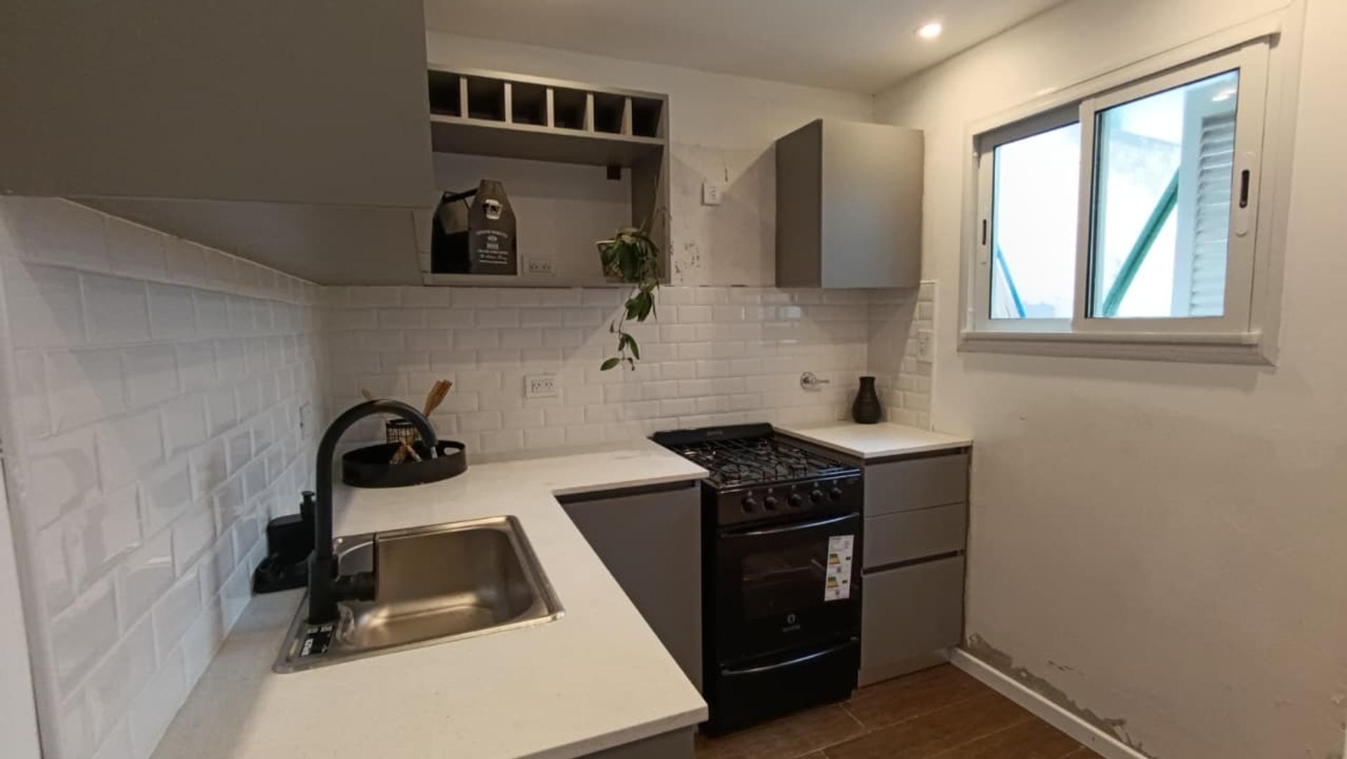 PH DOS AMBIENTES, CON PATIO. LA PERLA.