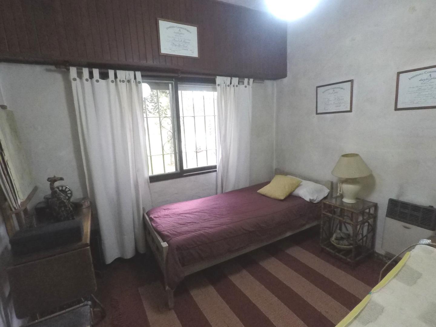 Casa 6 ambientes con 2 baños