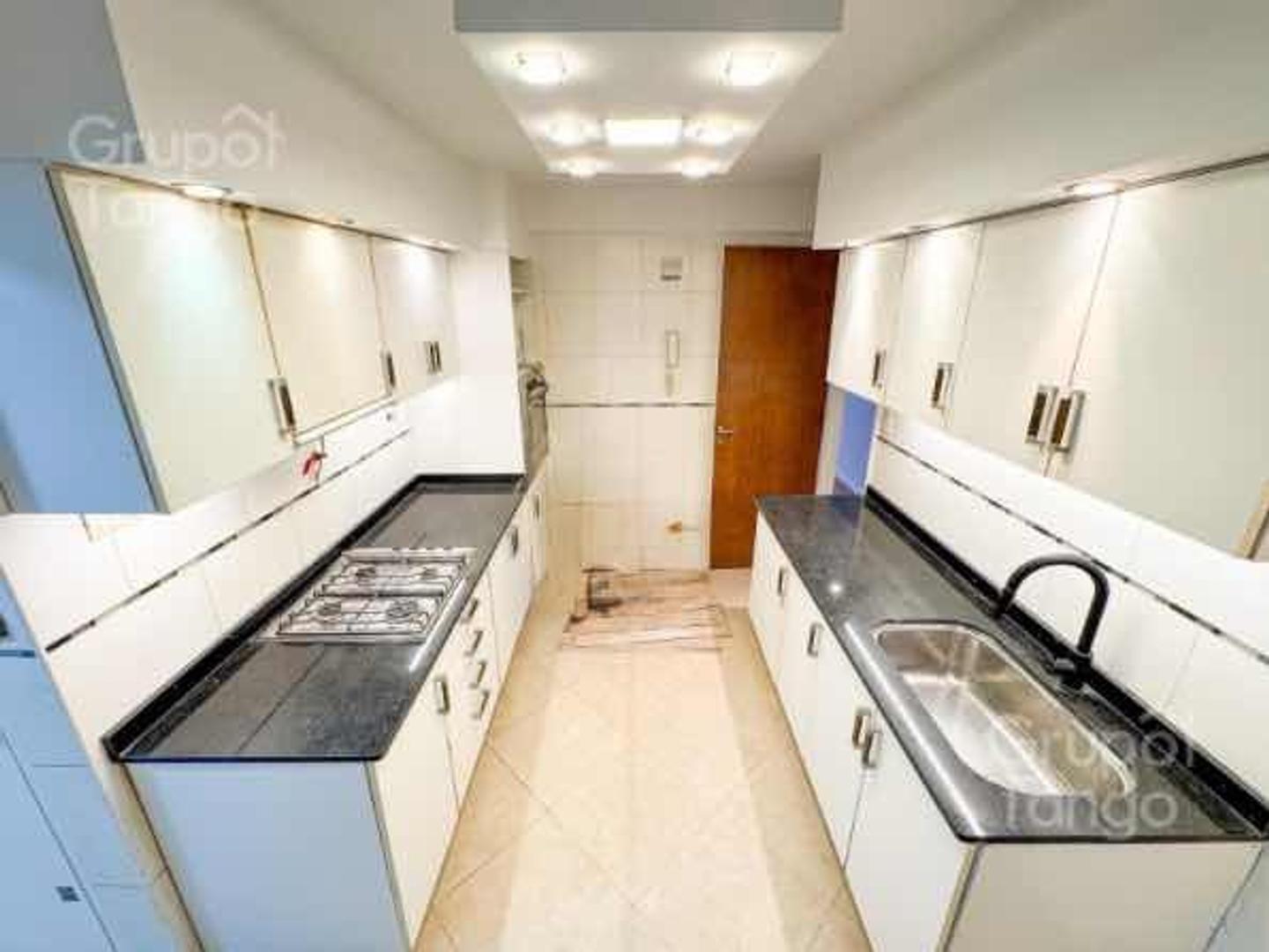 Departamento 4 ambientes con 3 baños