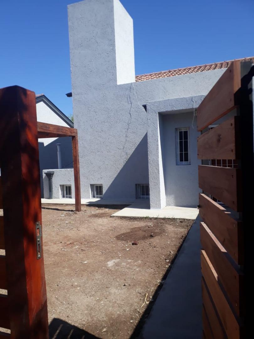 Casa 3 ambientes con 2 baños