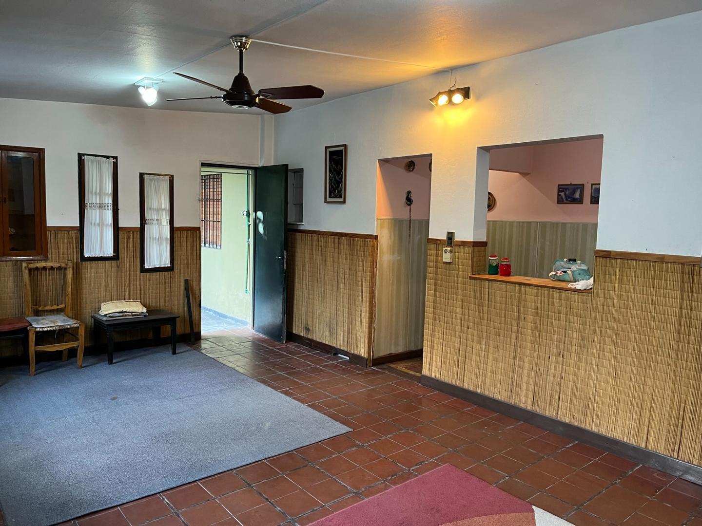 Rafael Calzada VENTA chalet 2 dorm excelente ubicación