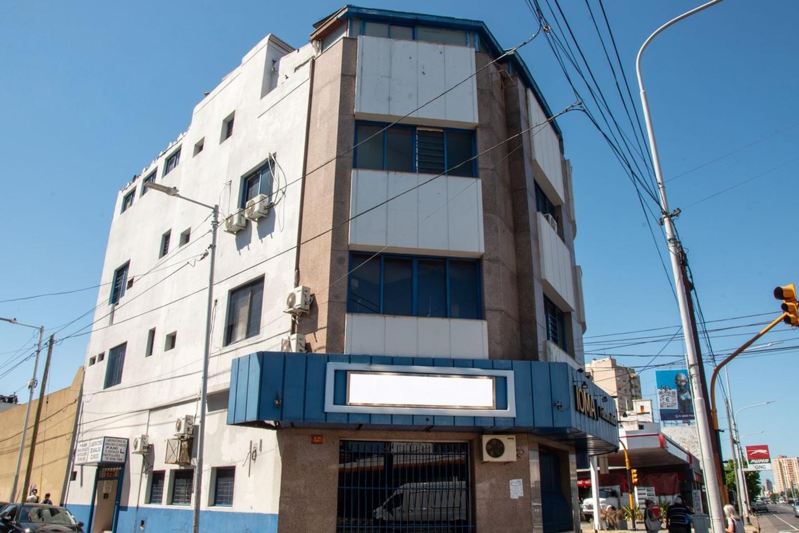 Avenida Hipólito Yrigoyen 2000