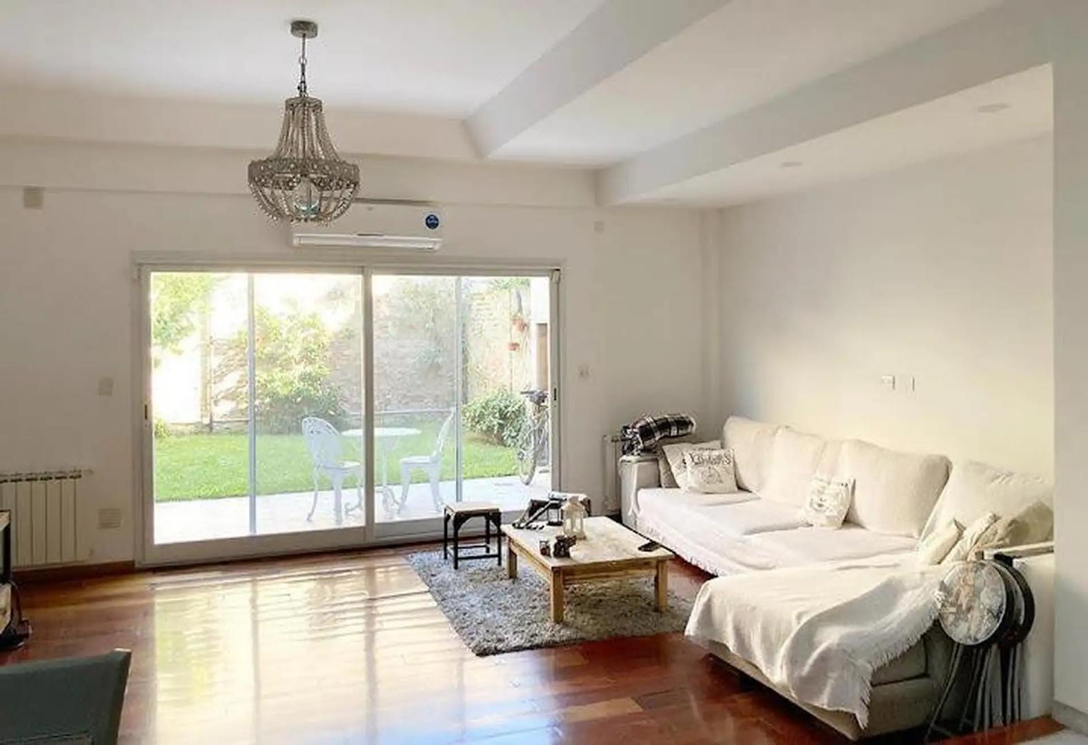 Casa en Alquiler Temporal con 1 cochera